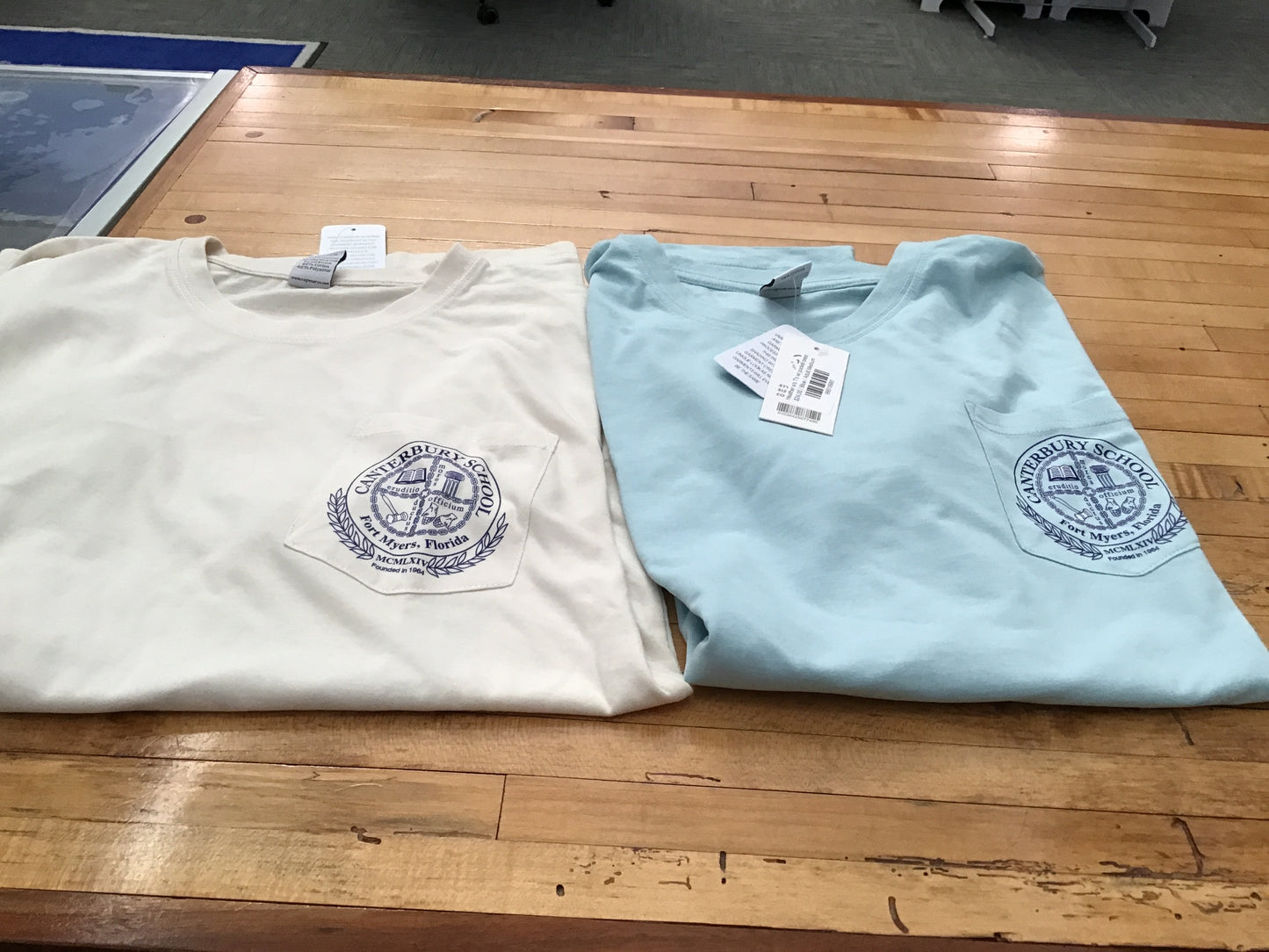 Heather s/s T's w/ pocket crest